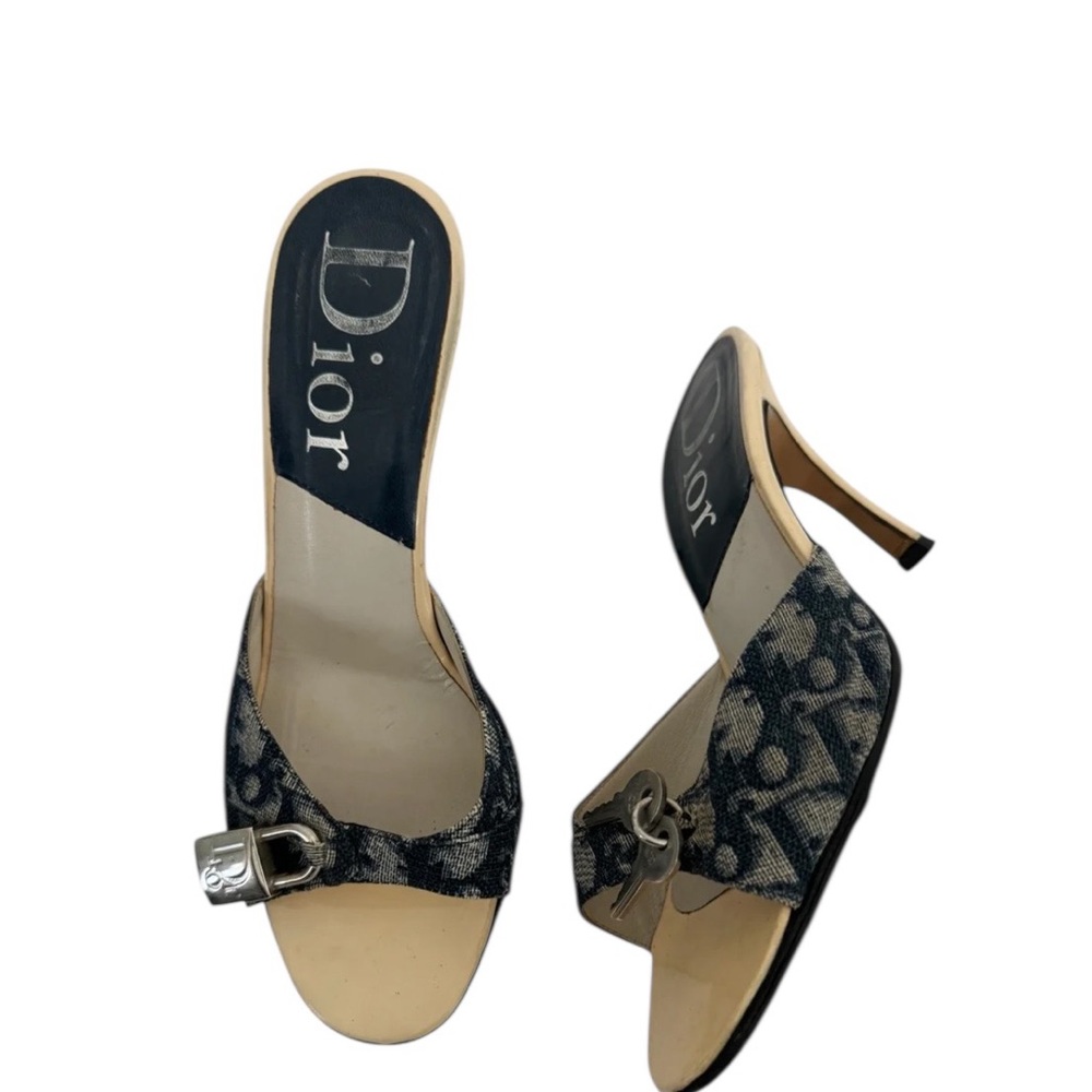 CHRISTIAN DIOR LOCK AND KEY HEELS IT 36